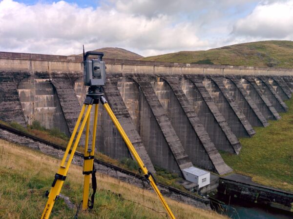 survey instrumentation in front of a dam for monitoring survey